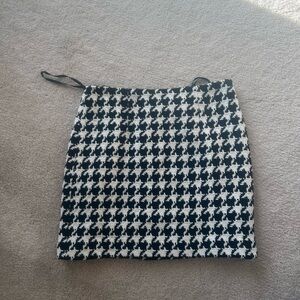 L'AGENCE Black and White Houndstooth Mini Skirt